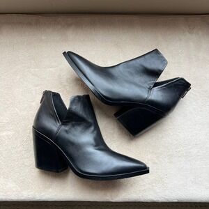 Vince Camuto Women‎ 10M Black Leather Pointed Toe V-Cut Block Heel Booties Chic